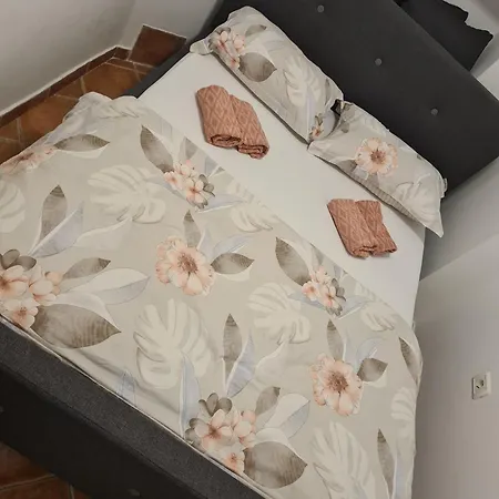 Apartma Ninah Apartment *
